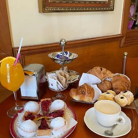 Bed & Breakfast Antica Dimora Le Sette Lune 4*